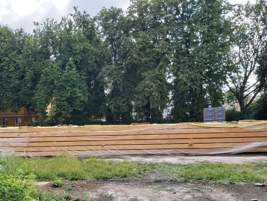 Lublin: Budowa sali gimnastycznej przy I LO wkracza w nowy etap. Co zostało już zrobione? Zobacz