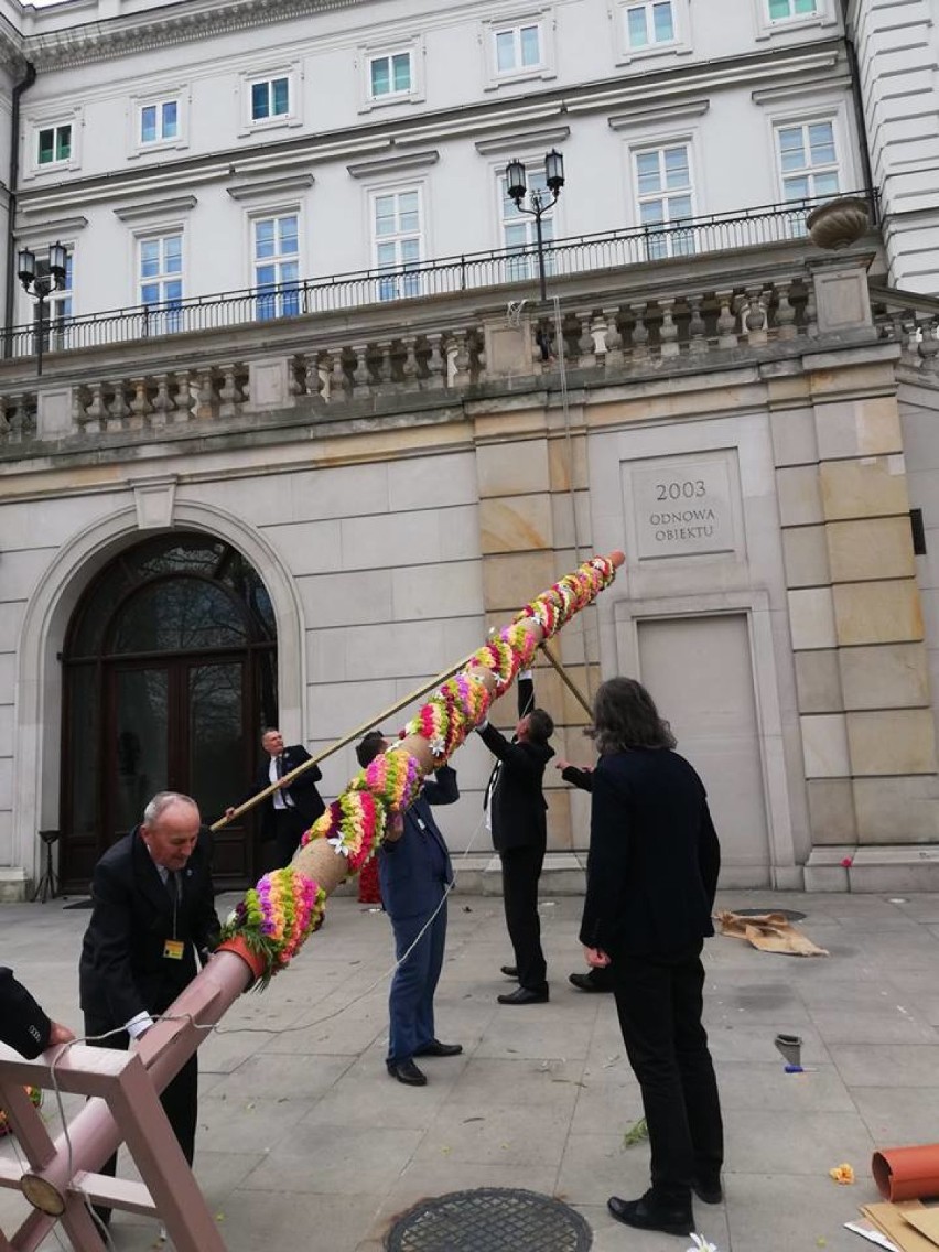 Palma wielkanocna z Suchoczasów dla pary prezydenckiej od sołtysów [zdjęcia]