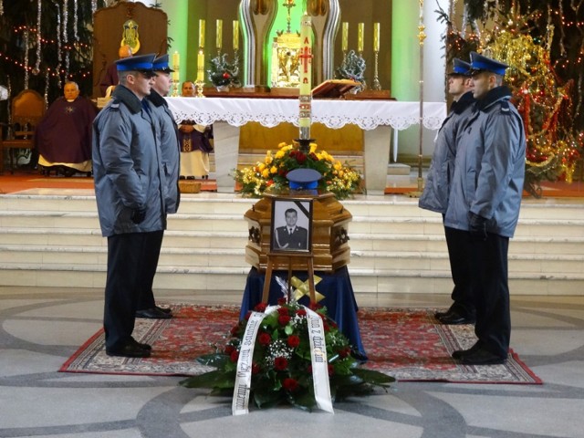 Pogrzeb podinspektora Macieja Nawrockiego. Policjanta żegnały tłumy