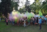 Festiwal Kolorów w Zawierciu [ZDJĘCIA]. Kolorowy proszek pokrył uczestników zabawy