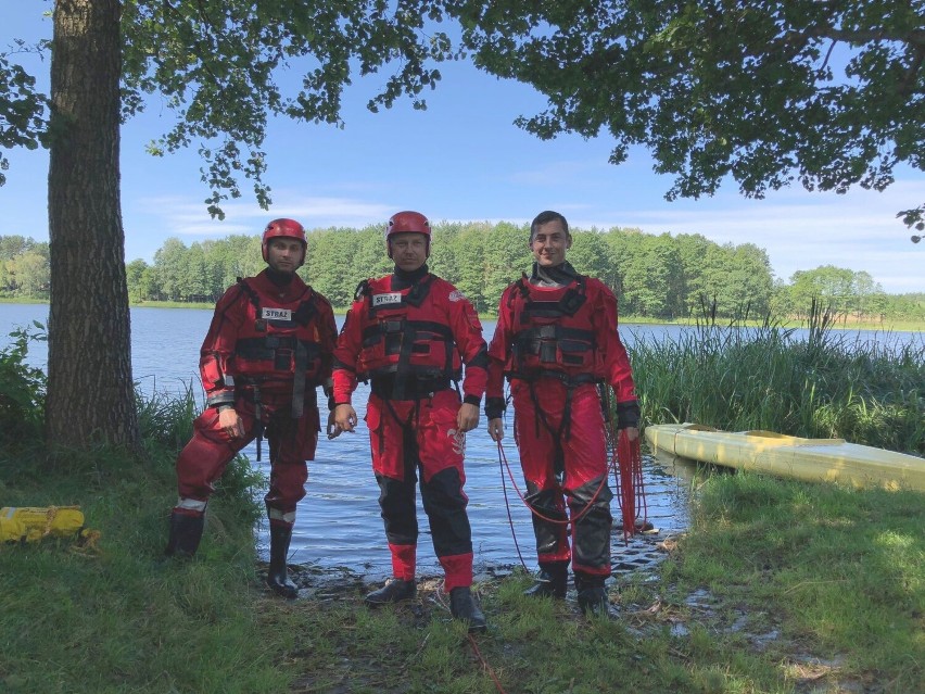 Strażacy z OSP Sadłowo ćwiczyli nad Jeziorem Urszulewskim
