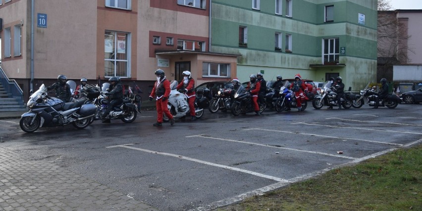 W Miastku nie ma śniegu, więc niejeden święty Mikołaj wskoczył na… motocykl