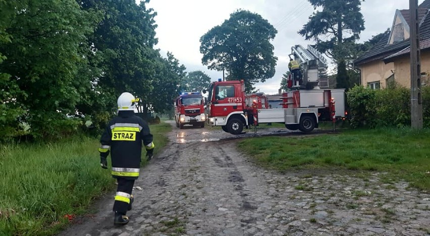 Leśnice. Rodzina o niej nie powiedziała, ale strażacy znaleźli kobietę w strasznych warunkach