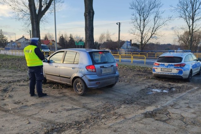 Od 24 do 27 grudnia  w Lipnie i powiecie lipnowskim doszło do sześciu niegroźnych kolizji. Zatrzymano dwa dowody rejestracyjne pojazdów. Ukarano 4 pieszych i 31  kierujących.