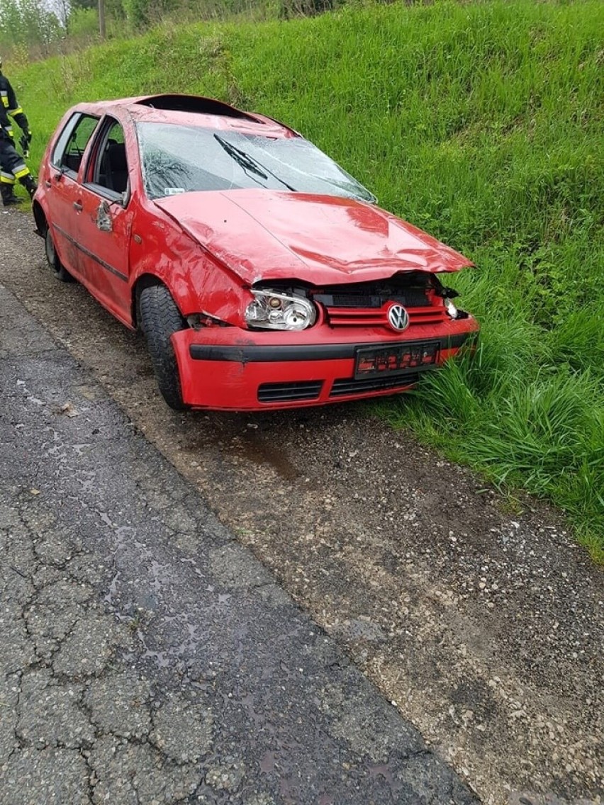 Dachowanie koło Tarnowa, kierowca chciał uniknąć zderzenia z...