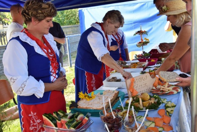 Podczas pikniku odbędą się prezentacje tradycyjnych potraw regionalnych przygotowanych przez Koła Gospodyń Wiejskich