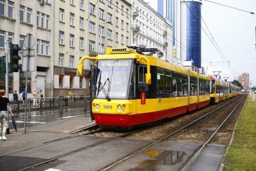 Komunikacja miejska wakacje. Uwaga na utrudnienia w ruchu