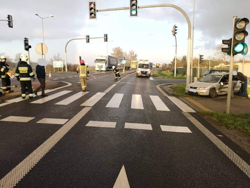 Lwówek. Wypadek na skrzyżowaniu. Wśród poszkodowanych dzieci