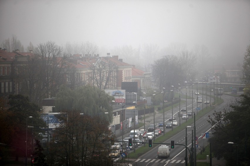 Kraków spowity mgłą. Fatalna jakość powietrza [ZDJĘCIA]