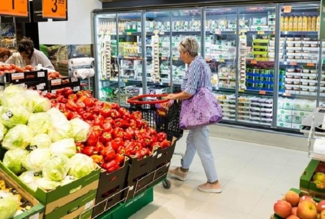 Chociaż generalnie ceny w sklepach z upływem czasu rosną, to są produkty, za które dziś płacimy mniej niż 10 lat temu. Porównaliśmy ceny wybranych artykułów z 2009 r. z tymi z 2019 r. 

Zobacz, które są dziś tańsze niż dekadę temu ---->