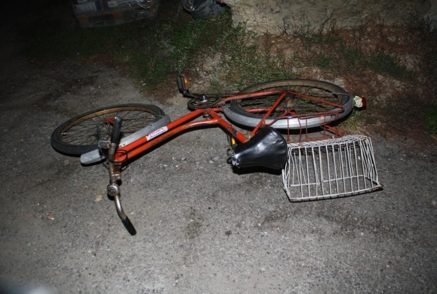 Wypadek w Osieku: zderzenie rowerzysty z samochodem [ZDJĘCIA]