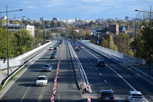 Pierwszy poranek na otwartym wiadukcie Trasy Łazienkowskiej