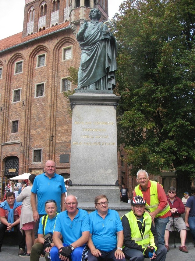 Na zdjęciu: Janusz Rolewski - kapitan grupy, Anna Krzewińska, Władysław Kamiński, Jacek Dziubich, Stanisław Puchalski i Antoni Hoziak.