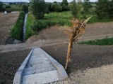 Wzdłuż Wisły w Broszkowicach (gm. Oświęcim) zakończyła się rozbudowa wałów przeciwpowodziowych. Mieszkańcy wsi mogą odetchnąć [ZDJĘCIA]