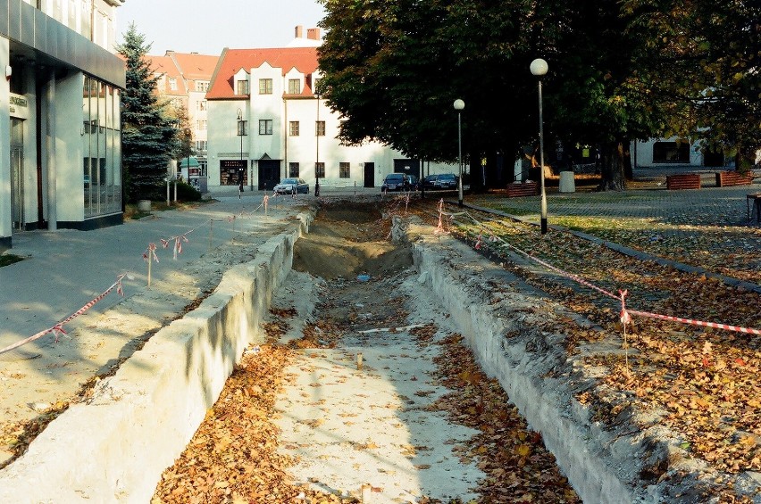 Czy ktoś jeszcze pamięta, jak wyglądał plac przed Filharmonią Zielonogórską? [zdjęcia]