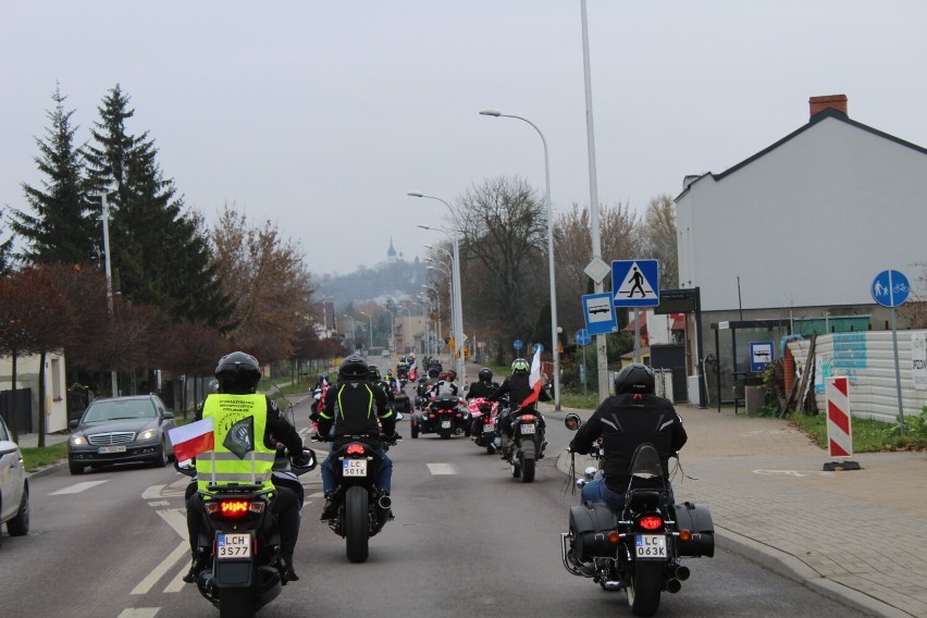 Parada motocyklowa ulicami Chełma. Tak motocykliści uczcili Święto Niepodległości. Zobacz zdjęcia