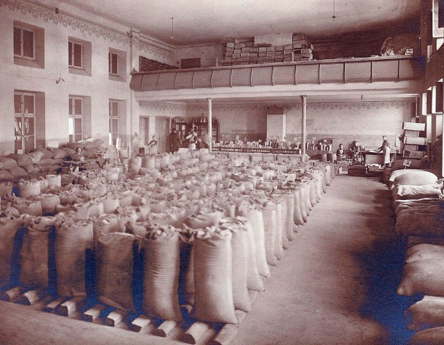 W 1918 roku sala kinowa pełniła rolę magazynu żywności