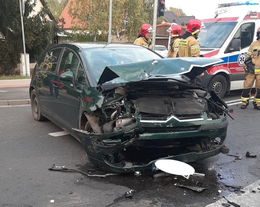 Wypadek na schetynówce w Obornikach. Jednym z aut podróżowało dwoje dzieci [ZDJĘCIA]