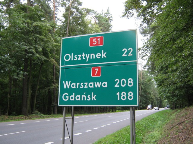 Z rogatek Olsztyna do Warszawy jest ponad 200 kilometrów - dziś na ich pokonanie potrzeba blisko trzech godzin. Po wybudowaniu dróg ekspresowych ten czas znacznie się skróci.