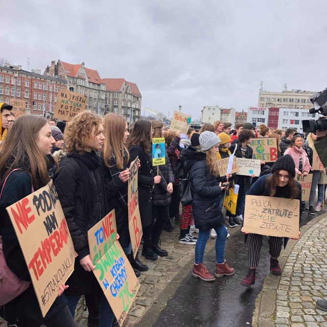 Młodzieżowy Strajk Klimatyczny na Placu Solidarności w Gdańsku [15.03.2019]
