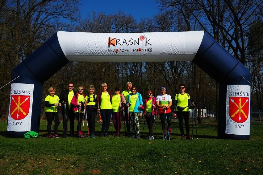  II Kraśnicki Rajd Nordic Walking – Nordikiada 2022. W wydarzeniu wzięło udział ponad 200 spacerowiczów