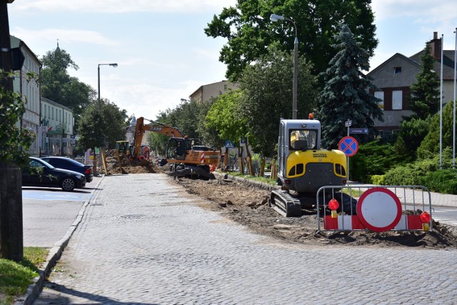 Kolejny etap budowy kanalizacji deszczowej w ul. 700-lecia w Żninie.