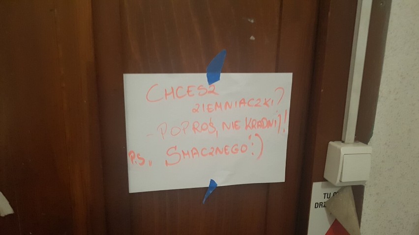 Ogłoszenia wiszące na klatkach schodowych to najprostszy...