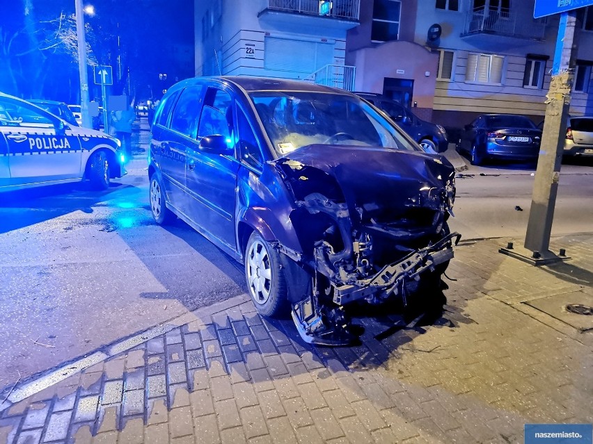 Wypadek we Włocławku. Na ul. Chmielnej zderzyły się dwa samochody [zdjęcia]