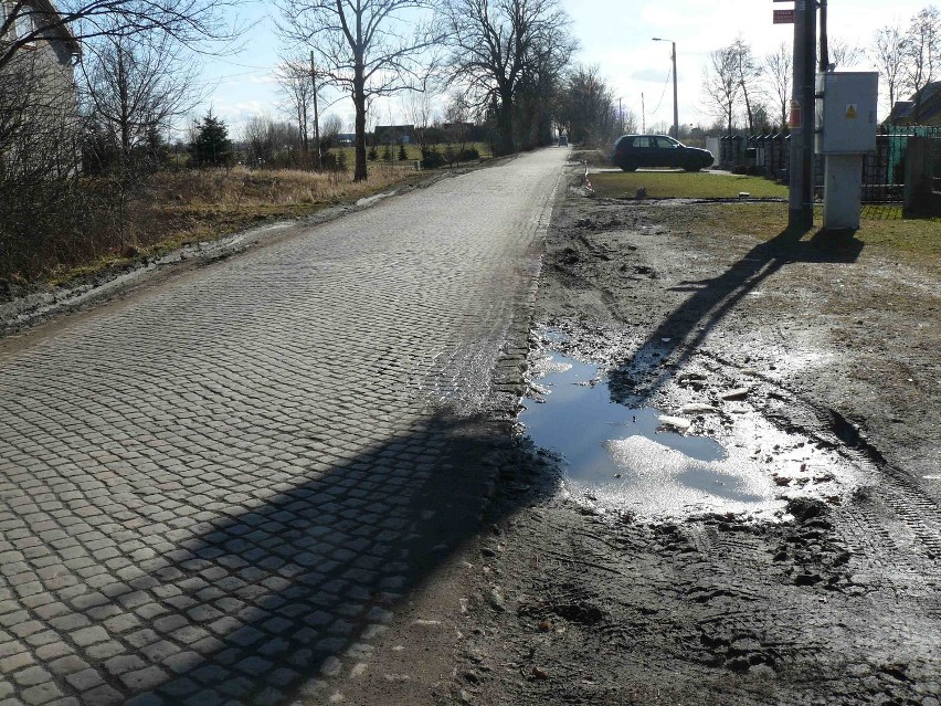 Stanisławowo. Droga wojewódzka nr 227  jest w fatalnym stanie