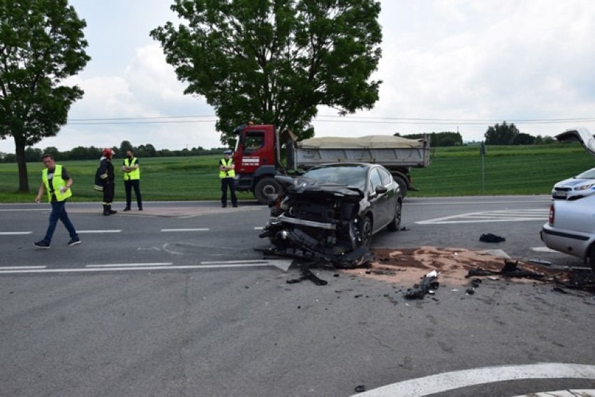 Wypadek w Ropczycach. 4 osoby ranne. Są utrudnienia w ruchu