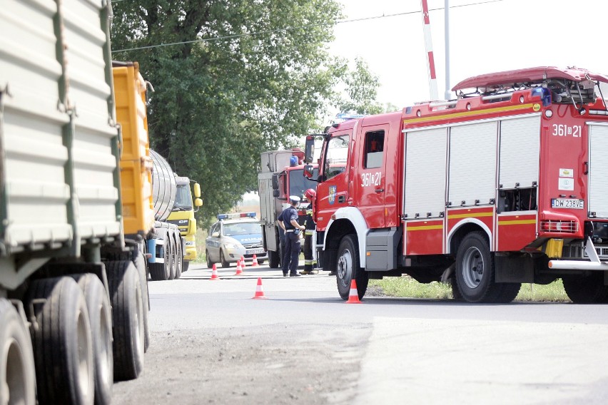 Wypadek na przejeździe kolejowym [ZDJĘCIA]