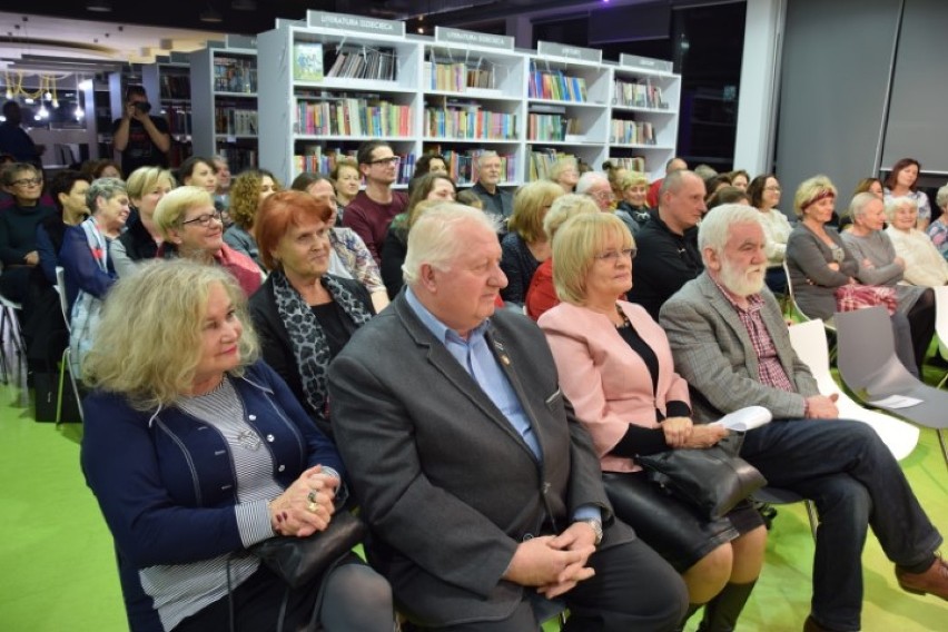 Straszyn: Miłośnicy poezji spotkali się na finale Powiatowego Konkursu Poetyckiego w Mediatece [ZDJĘCIA, WIDEO]