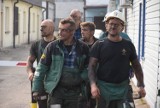 Kopalnia Zofiówka w Jastrzębiu: Codziennie 200 ratowników przedziera się przez wąskie szczeliny do zaginionych górników 