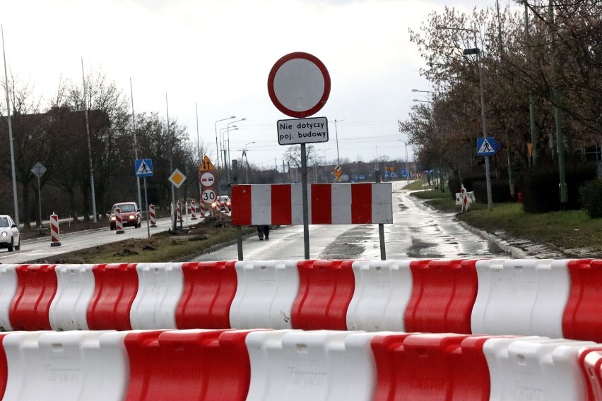 Zmiana organizacji ruchu na remontowanej ulicy Sikorskiego w Legnicy, zobaczcie aktualne zdjęcia