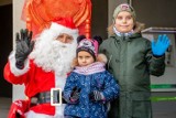 Elkołajki w Parku Śląskim. Mikołaj i elfy częstowały najmłodszych słodkimi upominkami
