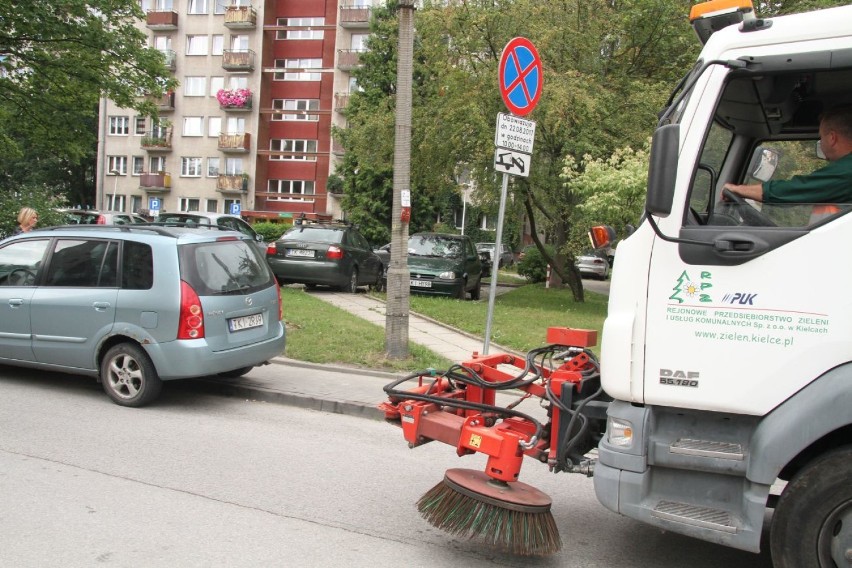 Holowania i mandaty przed sprzątaniem ulicy w Kielcach