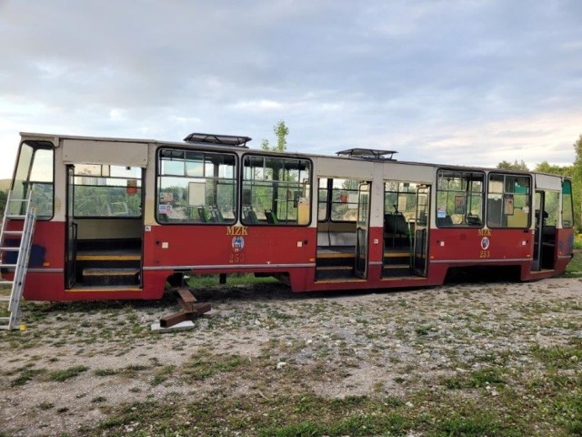 We wtorek, 26 lipca, stary tramwaj marki Konstal zostanie zatopiony. Będzie służył jako obiekt do ćwiczeń miłośnikom podwodnych przeżyć.