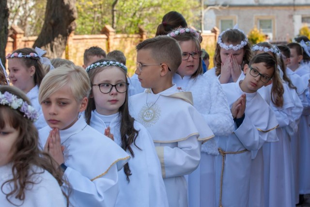 Zobacz, ilu rodziców chcę się nawet zadłużyć, byleby wyprawić dziecku imprezę komunijną.