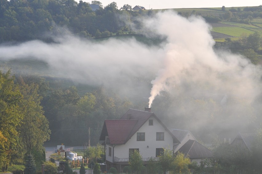 Mazowsze walczy ze smogiem. Nastąpiła nowelizacja uchwały antysmogowej. Budynki nie będą mogły być ogrzewane paliwami stałymi?