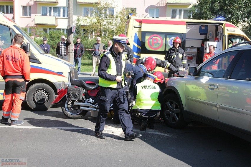 Tragiczny wypadek na Zbiegniewskiej we Włocławku. Nie żyje motocyklista [zdjęcia, wideo]