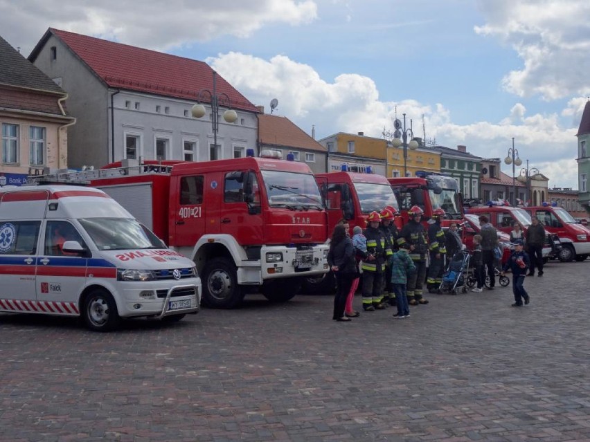 Święto Flagi w Chodzieży. Uroczystość na Rynku.