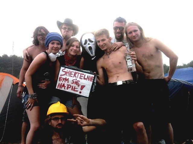 Konrad K.

Przystanek Woodstock 2011, Kostrzyn nad Odrą. Nie ważna prohibicja - wódka musi być! Wbrew pozorom - śmierć nas po niej nie dopadła!