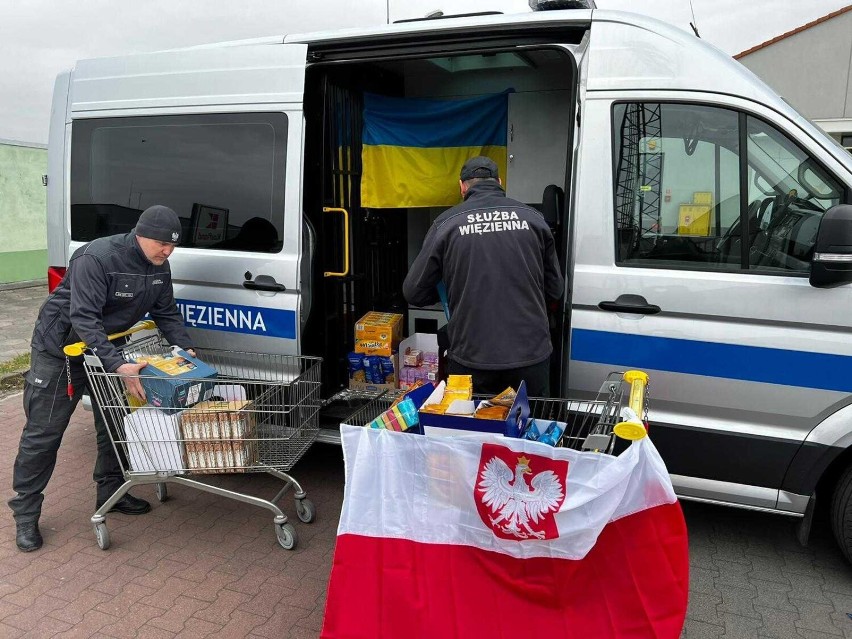 Funkcjonariusze i pracownicy Zakładu Karnego w Rawiczu włączyli się w pomoc dla ofiar wojny na Ukrainie