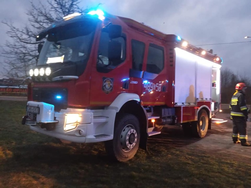 Malbork. Pożar pustostanu przy ulicy Armii Krajowej. Przyczyną podpalenie lub zaprószenie?