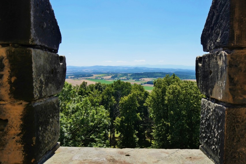 Wysokość: 382 m n.p.m.
Teren: Pogórze Kaczawskie
Typ: mury...