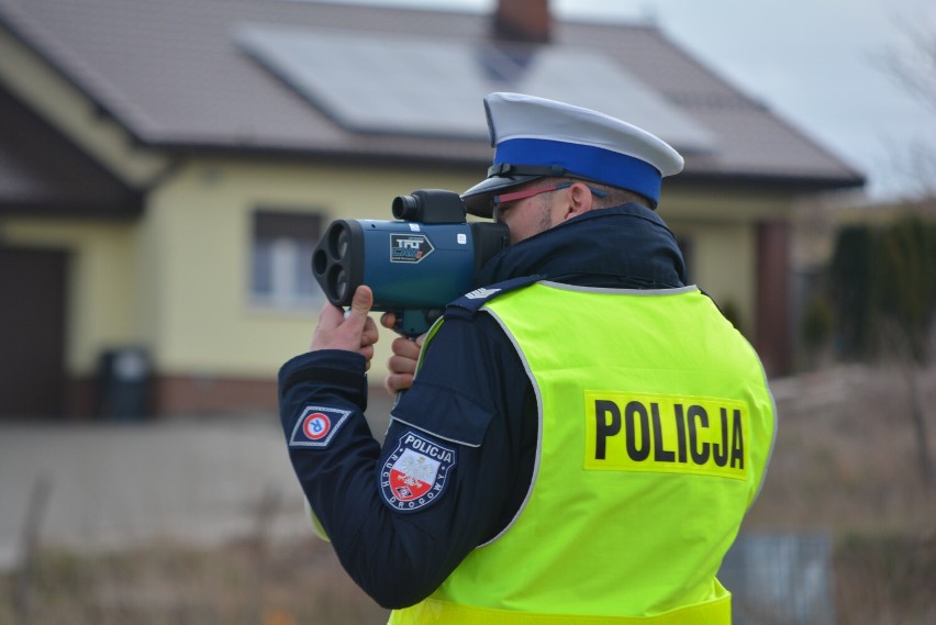 38-latek jechał tirem drogą krajową. Przekroczył prędkość i...