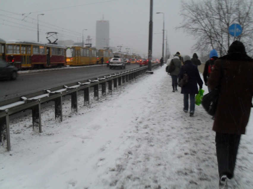 Tramwaje stały w korku od pl. Grunwaldzkiego aż do ronda...