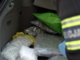 Warszawa. 20-latek zrobił ze swojego auta "mobilny magazyn narkotyków". Miał tam 24 kg substancji odurzających 