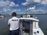 Policjanci rozpoczęli patrolowanie zalewu  na Warcie w Poraju ZDJĘCIA
