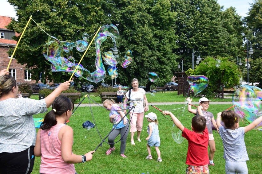 Spontan letnią porą. Gry i zabawy dla dzieci od Żuławskiego Ośrodka Kultury